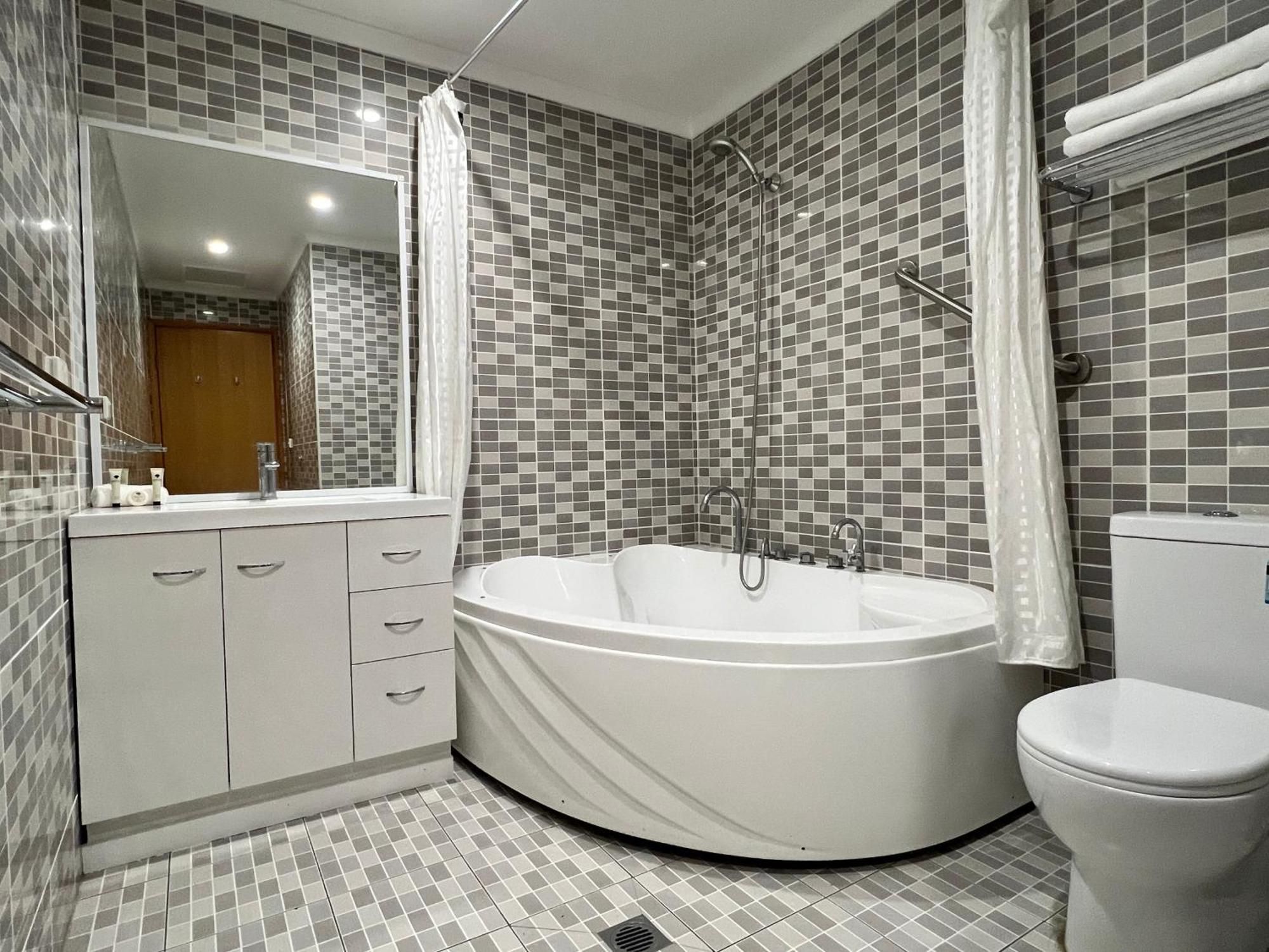 The Phoenix Artesian Spa Resort And Accommodation Moree Exteriör bild